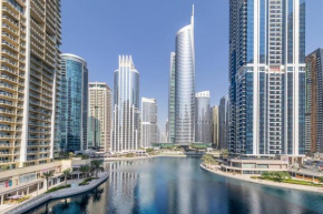 Stunning Skyline Lakeview Apartment